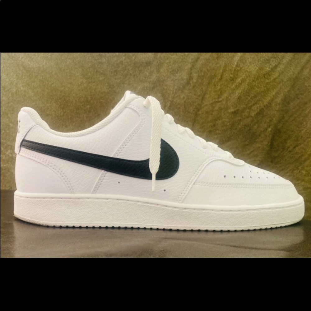 Nike low leather shoes men’s 9.5